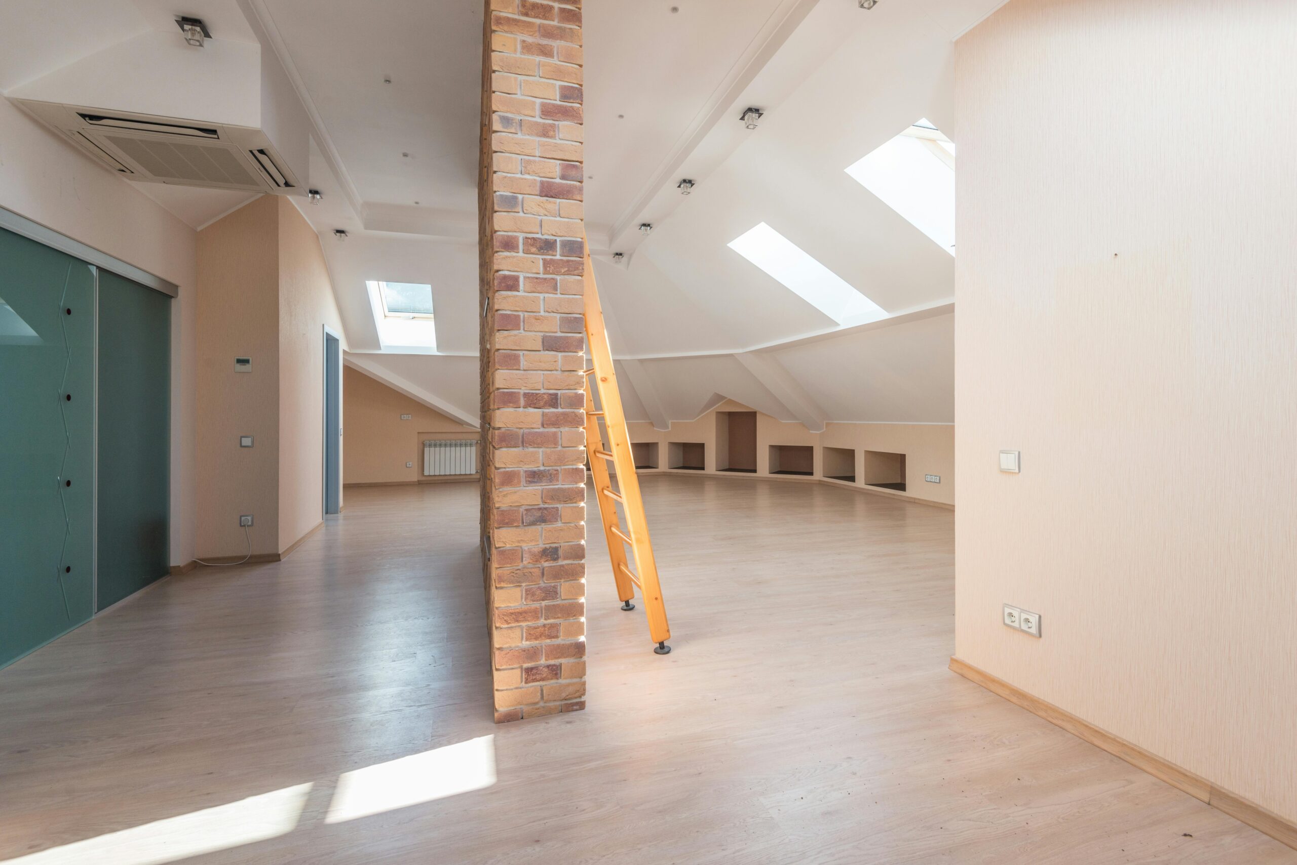 Dachbodenausbau: Welche Dämmmaterialien sind am effizientesten?