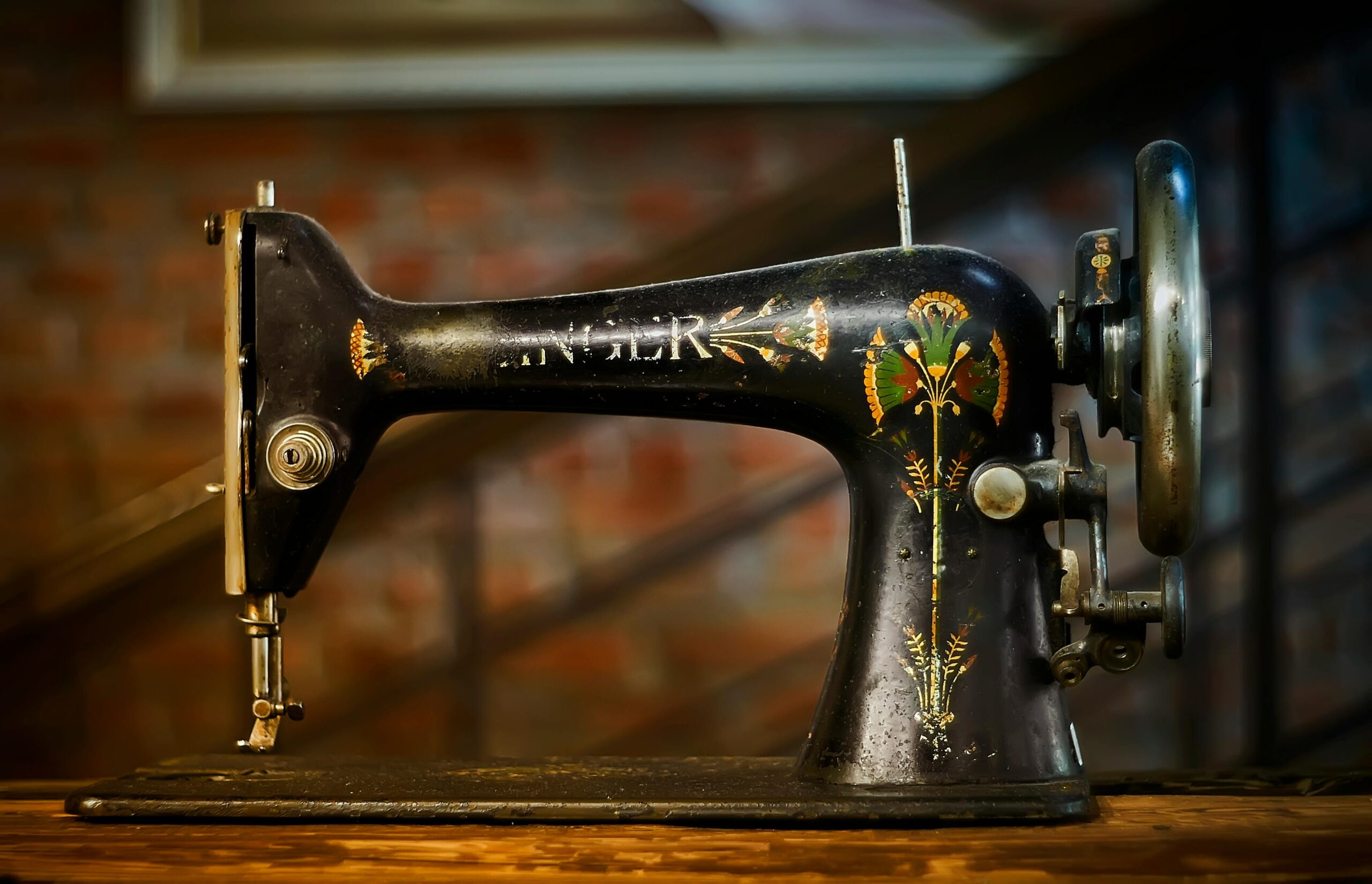Wie man eine Vintage-Nähmaschine von Singer richtig wartet und pflegt