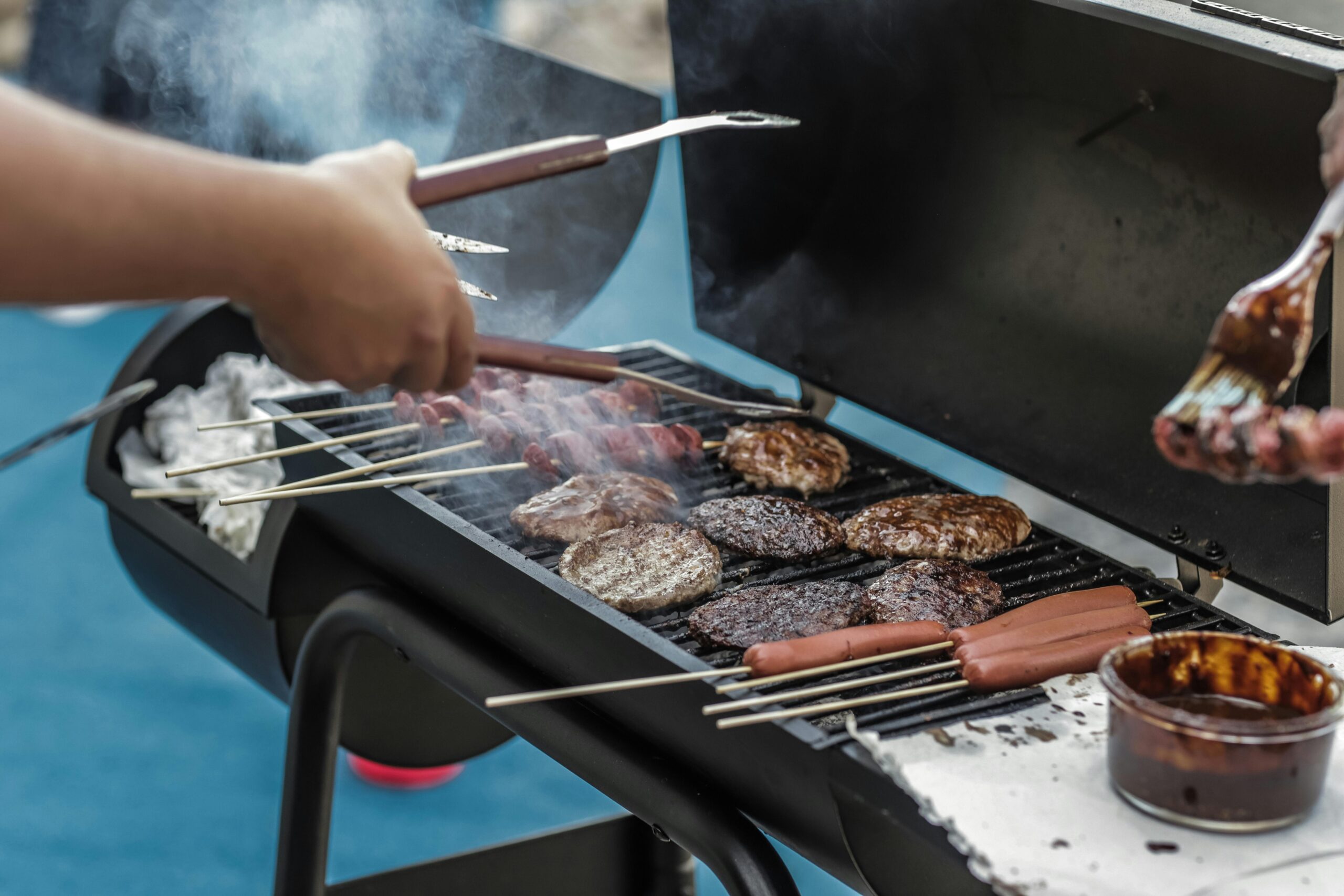 Wie man einen Smoker von Traeger richtig einbrennt und pflegt