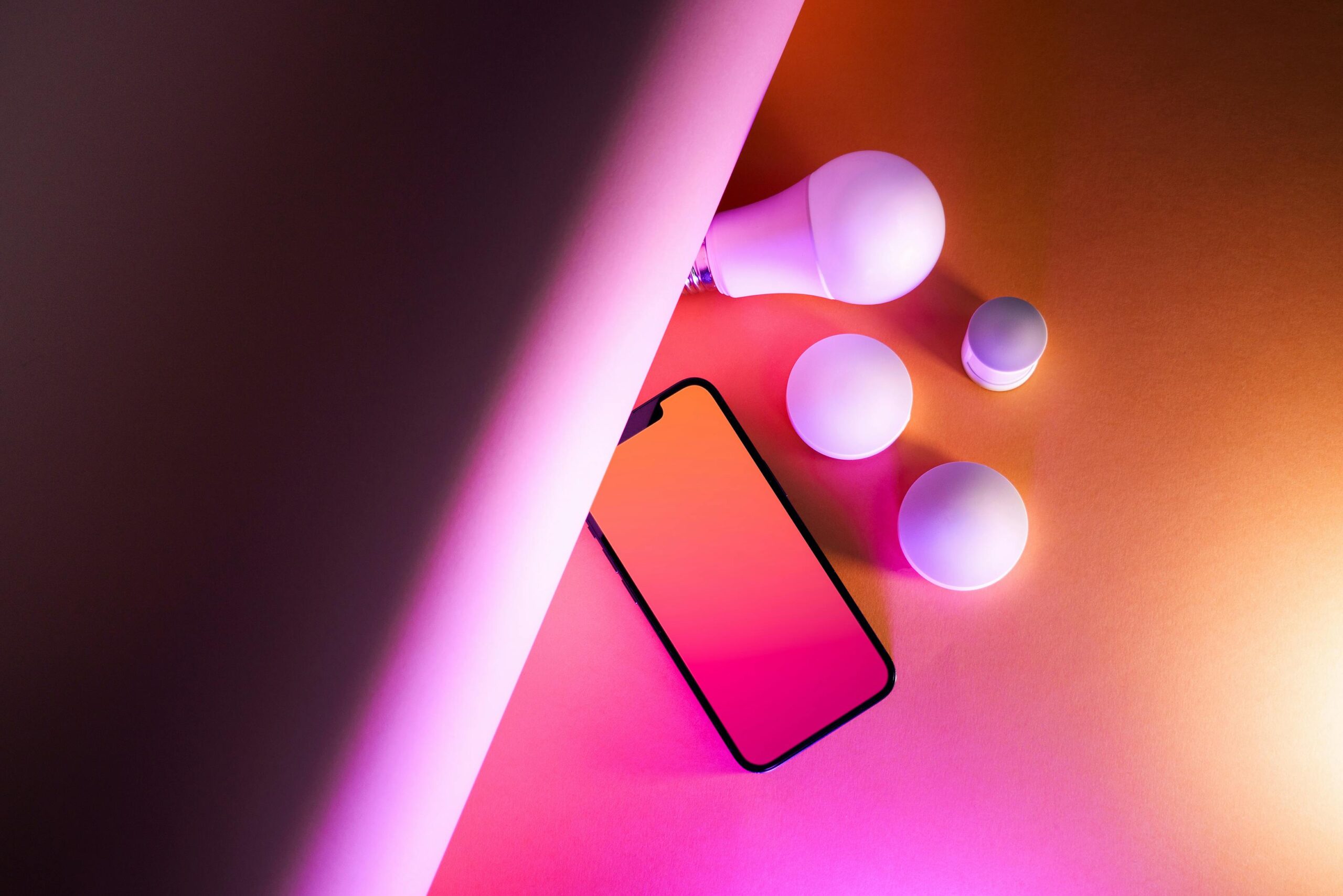Wie man eine smarte Glühbirne von LIFX richtig installiert und einrichtet