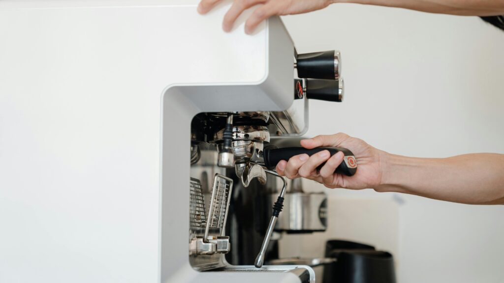 Warum wird der Kaffee in meiner Siebträgermaschine trotz richtiger Bohnen bitter?