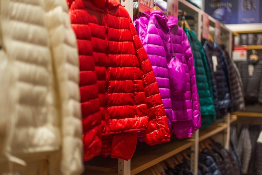 Welche Farben und Materialien sind bei Outdoor-Jacken für 2024 besonders beliebt?