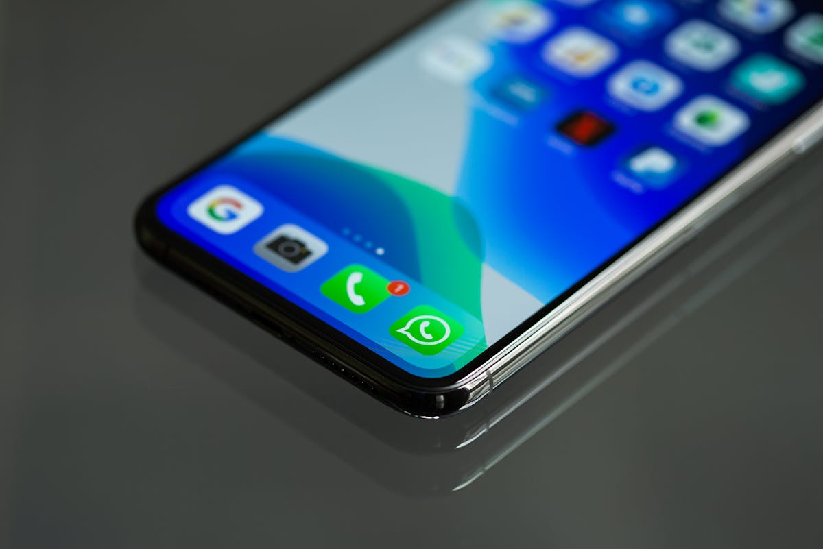 WhatsApp zeigt nur „Medien werden geladen“